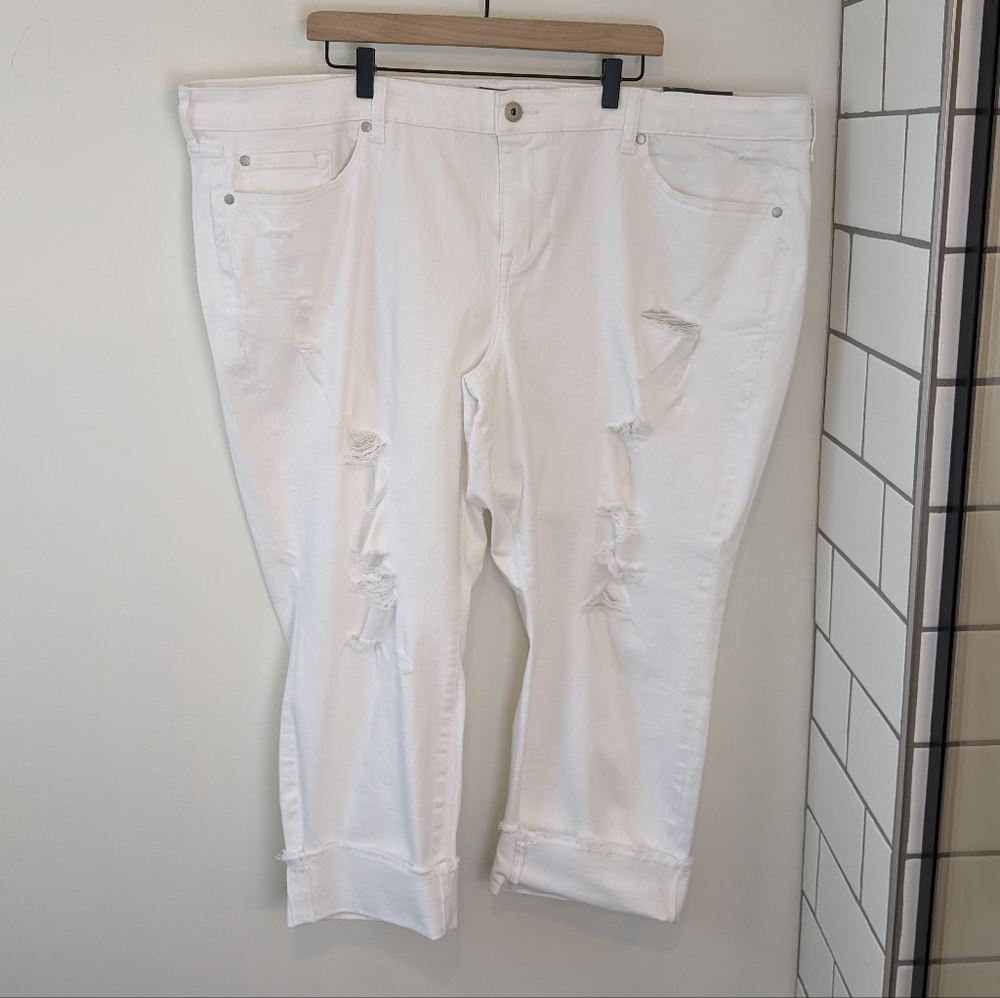 Torrid Boyfriend Crop Optic White Distressed Jeans in Vintage Stretch - Picture 1 of 8